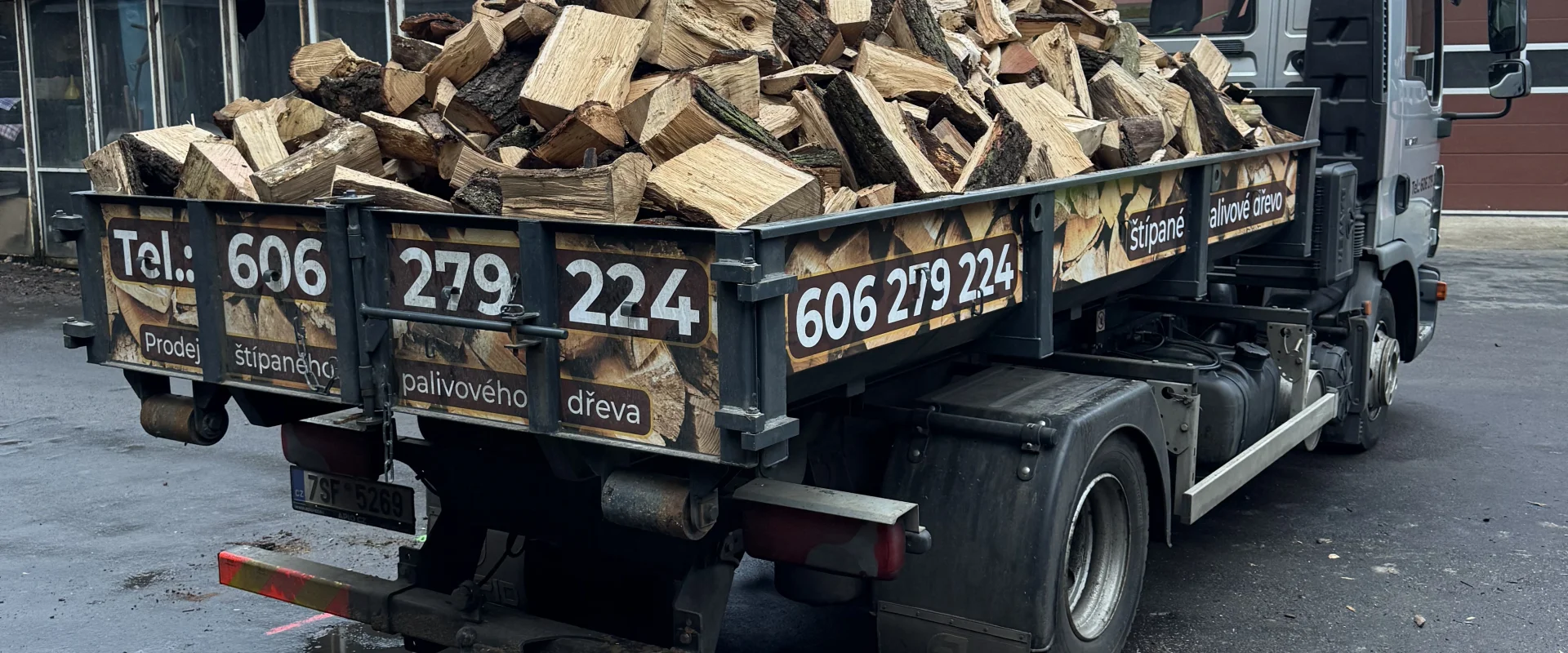 Naše dřevo - štípané palivové dřevo